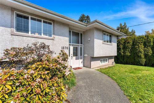 1576 Prairie St, Saanich, BC, V8N2L3 | Card Image