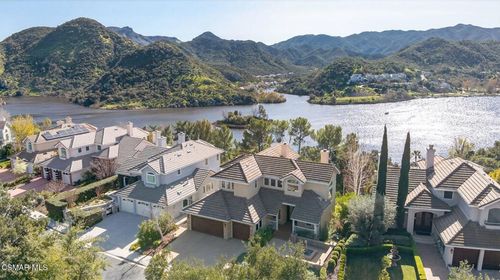 562 Cricketfield Ct, Lake Sherwood, CA, 91361-5154 | Card Image