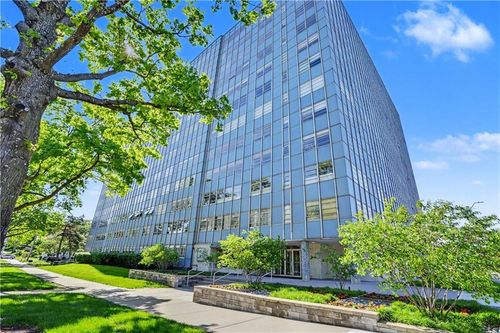 305-333 W Meyer Blvd, Kansas City, MO, 64113-1743 | Card Image
