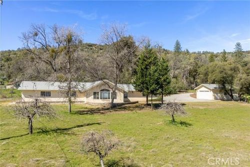 50174 Road 620, Oakhurst, CA, 93644-9411 | Card Image