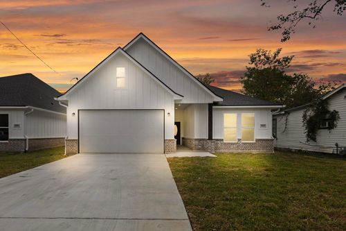 1815 N 19th St, Nederland, TX, 77627-4847 | Card Image