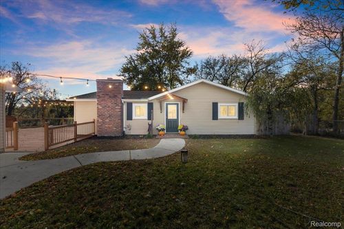 551 Joslyn Rd, Lake Orion, MI, 48362-2116 | Card Image