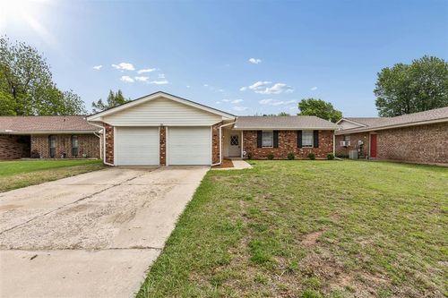 811 Garden Grove Road, Yukon, OK, 73099 | Card Image