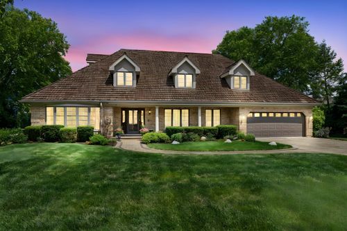 8425 Charleston Dr, Burr Ridge, IL, 60527-6243 | Card Image