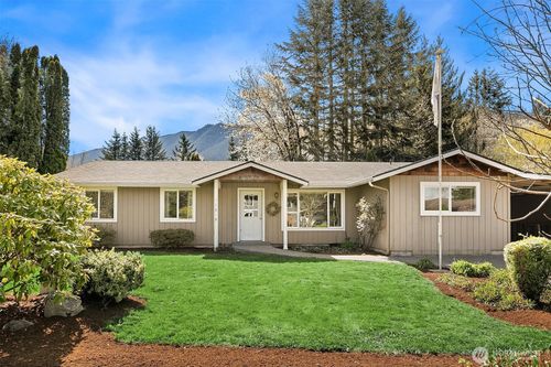 12319 415 Avenue Se, North Bend, WA, 98045 | Card Image