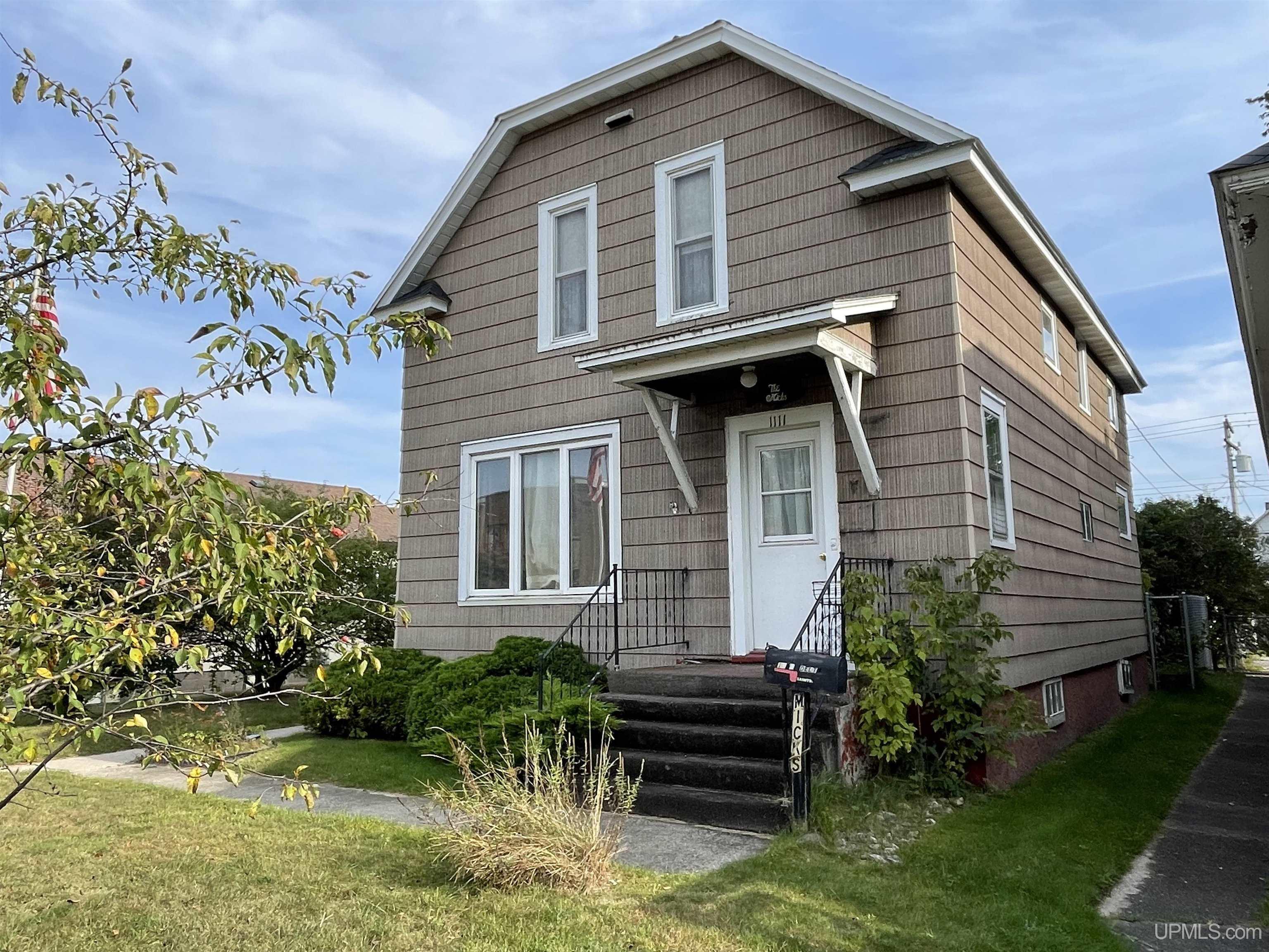 Delta Ave, Gladstone, MI 49837