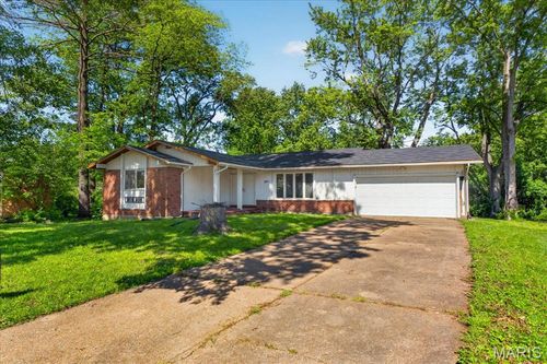 4 Cameo Ct, Florissant, MO, 63033-1330 | Card Image