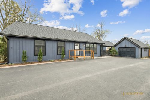 228 Raymond Ave, Barrington, IL, 60010-3019 | Card Image
