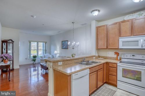 2111-2000 Fountainview Circle, NEWARK, DE, 19713 | Card Image