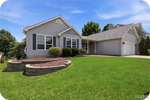 831 Glencorse Dr, Saint Peters, MO, 63304-7568 | Card Image