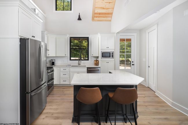 653 Watersound Trce, House other with 3 bedrooms, 3 bathrooms and 3 parking in Bruceton Mills WV | Image 9