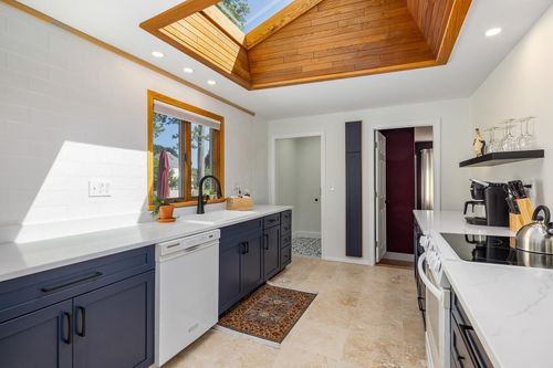 32 Hampshire Rd, Portsmouth, NH, 03801-4816 | Card Image