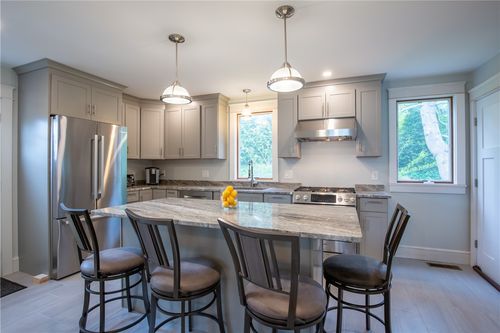 5 Gillies Ct, Newport, RI, 02840-3841 | Card Image