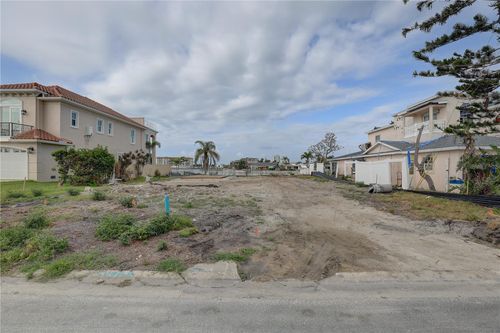 11100 5th St E, TREASURE ISLAND, FL, 33706-3003 | Card Image