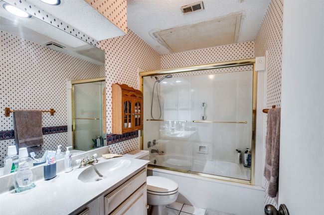 Bathroom shower /updated jacuzzi for spa like comfort | Image 9