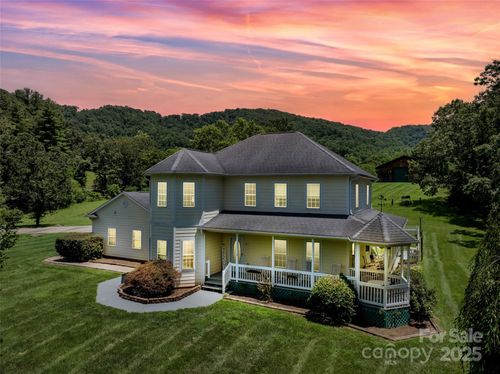 40-80 Meadow Creek Dr, Weaverville, NC, 28787-7608 | Card Image