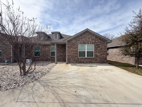 2b-1050 E Burnett Street, Ennis, TX, 75119 | Card Image