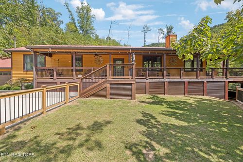 2029 Windy Ln, Sevierville, TN, 37876-8833 | Card Image