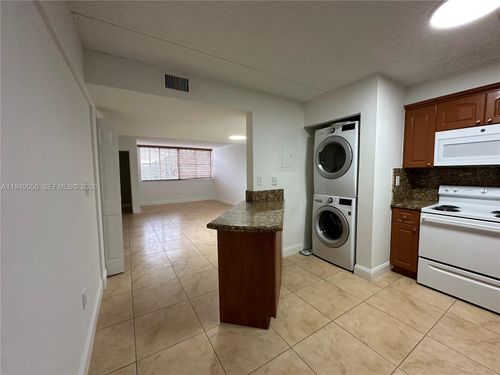 apt-320-6045 Nw 186th St, Hialeah, FL, 33015-6069 | Card Image