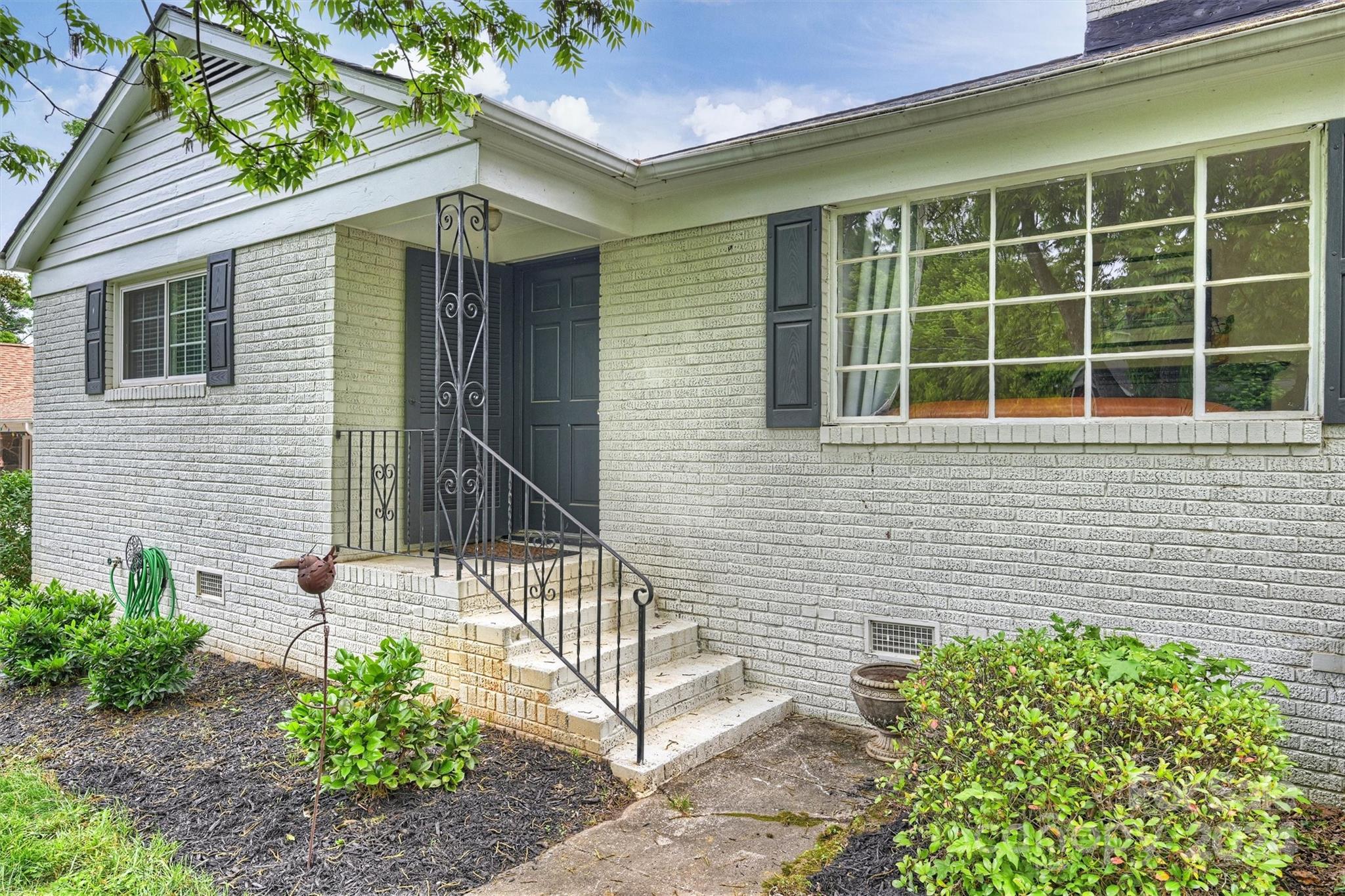 Jerilyn Dr, Charlotte, NC 28212