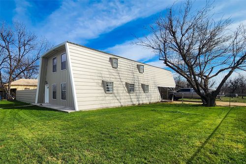 401 E Pierce Street, Winters, TX, 79567 | Card Image