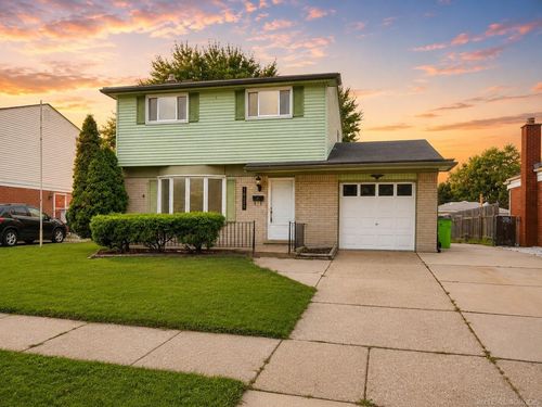 30605 Hennigan St, Roseville, MI, 48066-1449 | Card Image