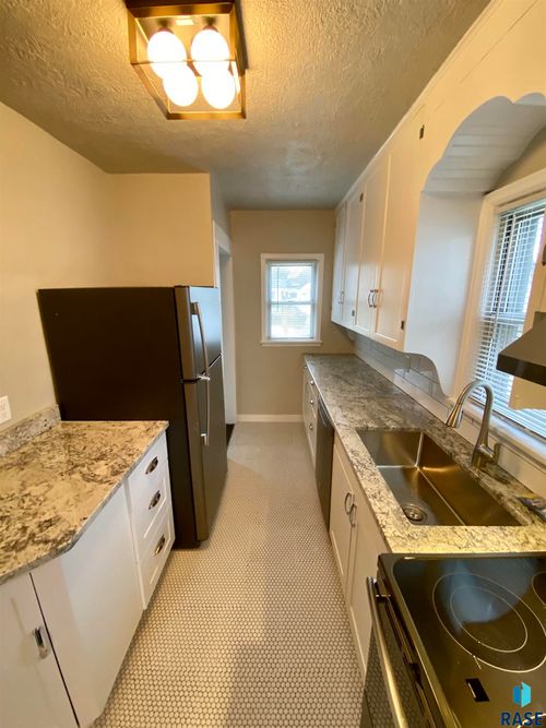 717 S Glendale Ave, Sioux Falls, SD, 57104-4528 | Card Image