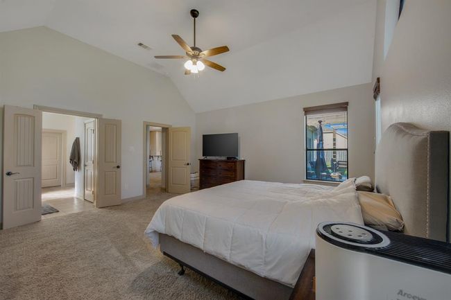 Double door entry to the owner luxurious bathroom | Image 23
