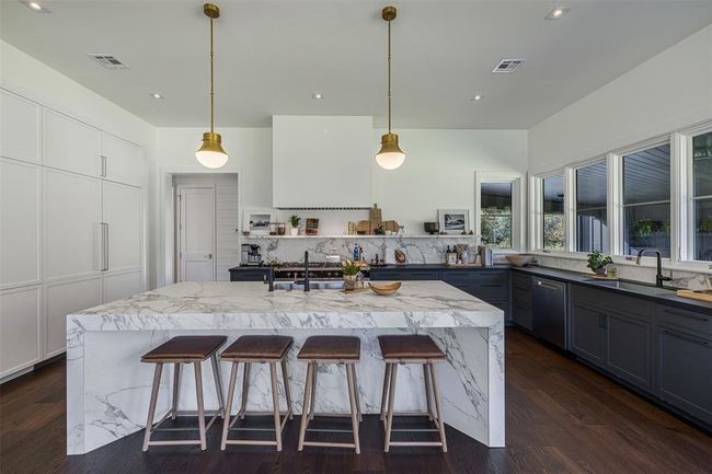 830 S Weyand Rd, Home with 4 bedrooms, 6 bathrooms and null parking in Round Top TX | Image 18