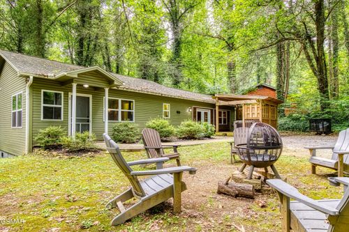 627 Red Bud Ln, Gatlinburg, TN, 37738-4709 | Card Image