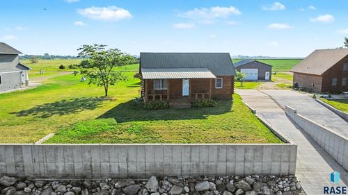 21251 Vantage Point Rd, Lake Preston, SD, 57249-6520 | Card Image