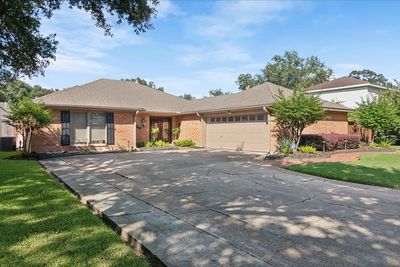 5940 Woodway Dr, House other with 3 bedrooms, 2 bathrooms and null parking in Beaumont TX | Image 2