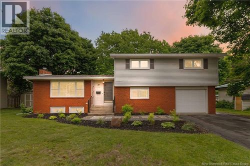 23 Vista Dr, Moncton, NB, E1A4L6 | Card Image