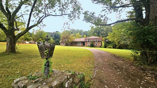 174 Circle Dr, Cottontown, TN, 37048-4619 | Card Image