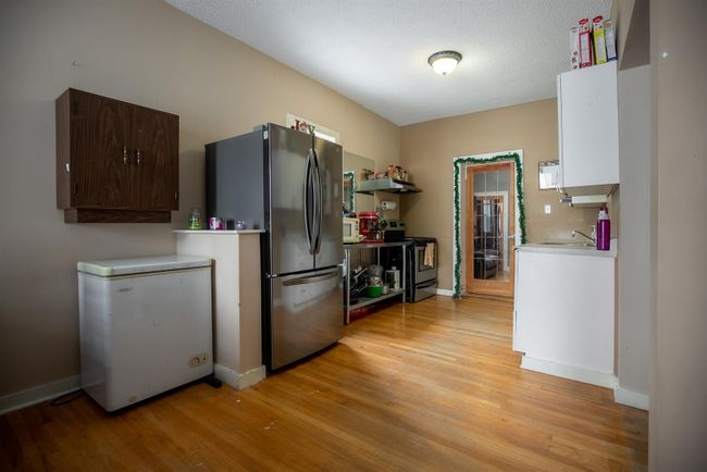 629 5 Street S, Home with 2 bedrooms, 2 bathrooms and 1 parking in Lethbridge AB | Image 5