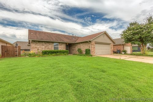 1074 E 133rd St, Glenpool, OK, 74033-2331 | Card Image