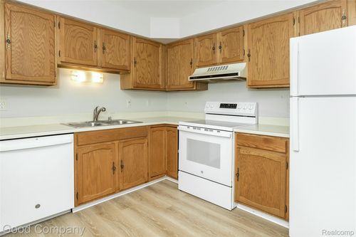 unit-1-946 N Adams Rd, Birmingham, MI, 48009-5649 | Card Image