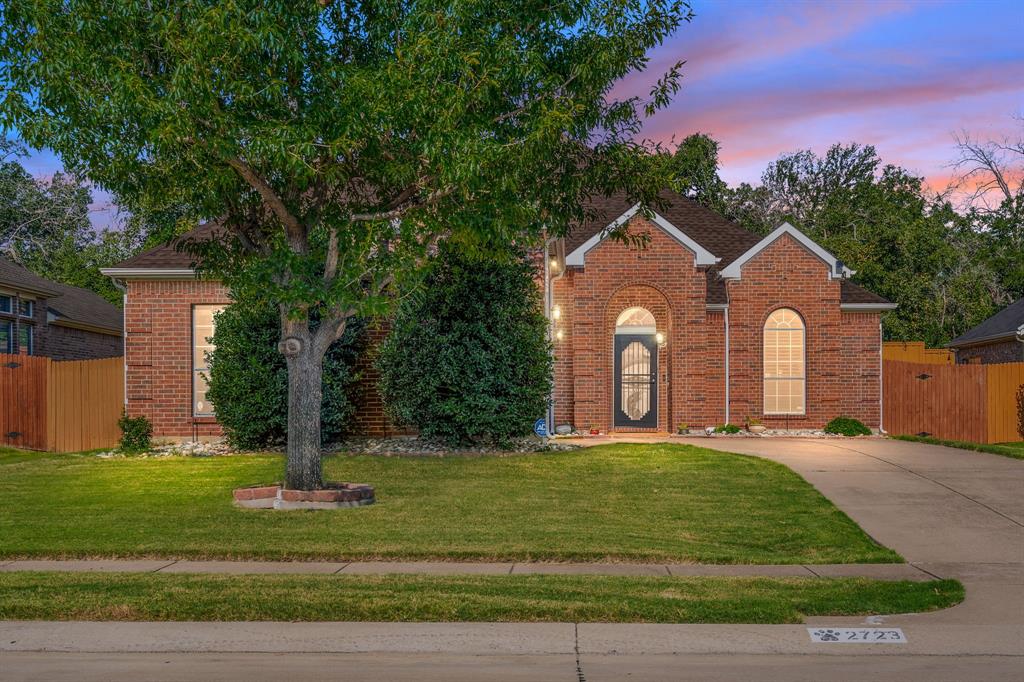 Meadow Lake Dr, Grand Prairie, TX 75050