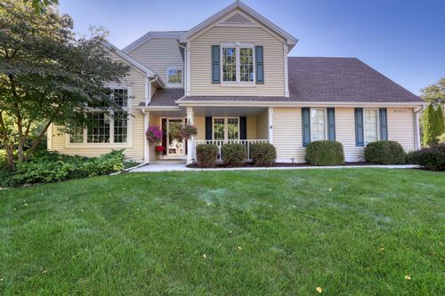 2417359 S Woodsview Dr, Sussex, WI, 53089-1994 | Card Image