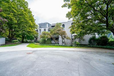 406 - 1955 Woodway Pl, Condo with 2 bedrooms, 1 bathrooms and 1 parking in Burnaby BC | Image 1