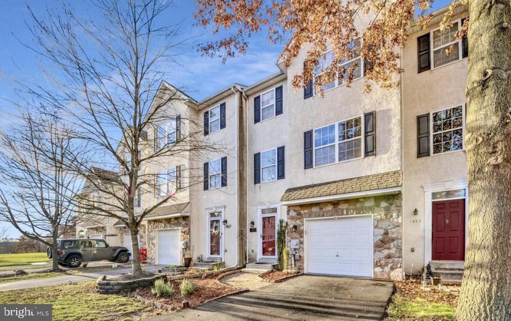 Laura Ln, Pottstown, PA 19464