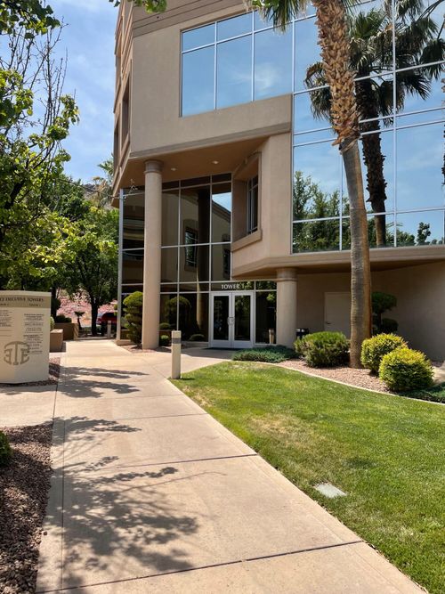 619 S Bluff St, St George, UT, 84770-3853 | Card Image