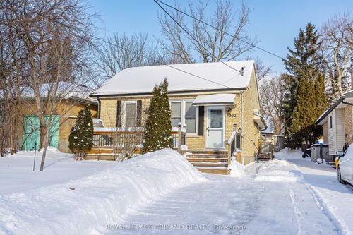 562 Chester St, London, ON, N6C2J9 | Card Image