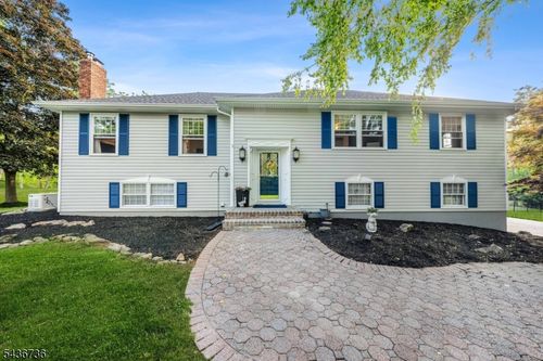97 Beacon Hill Rd, Califon, NJ, 07830-3543 | Card Image