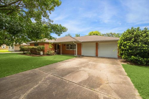 1905 17th Ave N, Texas City, TX, 77590-5345 | Card Image