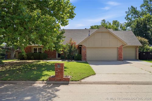8609 S Fawnwood Court, Broken Arrow, OK, 74011 | Card Image