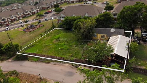 8010 N Lake Dr, Austin, TX, 78724-3006 | Card Image