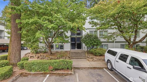 b301-220 Ne Dogwood St, Issaquah, WA, 98027-2934 | Card Image