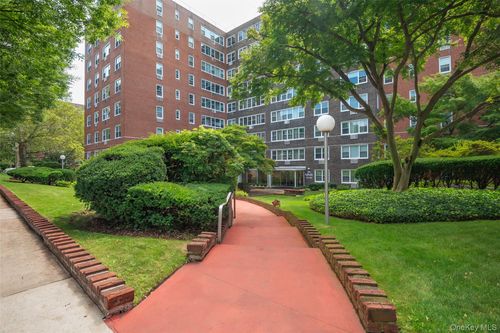 7t-164-20 Highland Avenue, New York, NY, 11432 | Card Image