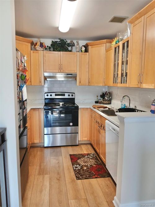 unit-a-427 Aylesbury Ct, Ridge, NY, 11961-1436 | Card Image